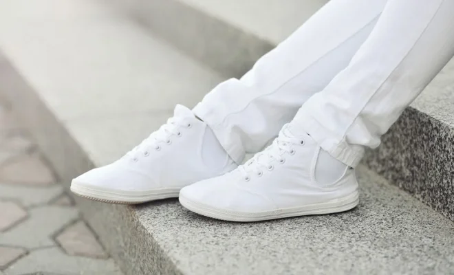 7 Tipps damit weiße Sneaker weiß bleiben